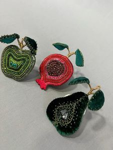 Broche de Flores con Cuentas Hecho a Mano, Arte de Bordado, Joyería Usable, Broche de Diseño con Cuentas para Bufandas, Sombreros y Bolsos - Product Image 5