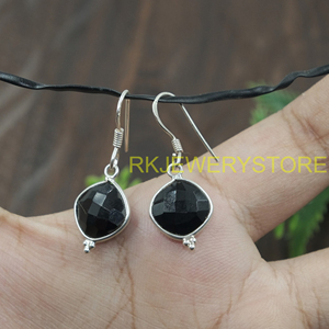 Boucles d'oreilles pendantes en argent sterling 925 avec onyx noir, faites à la main, forme coussin facettée, bijoux en pierres précieuses, cadeau pour femme, petite amie, maman - Product Image 4