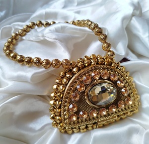 Bolso de Mano Tipo Clutch de Media Luna con Cierre de Metal y Patrón Geométrico Hecho a Mano de Lujo |   Vestido de Novia de Diseñador para Mujer, para Boda o Fiesta - Product Image 3