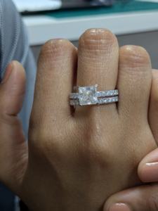 Bague de fiançailles Lurba Jewels en or blanc massif 14 carats avec diamant de laboratoire taille princesse 2 carats certifié IGI, luxe pour femme - Product Image 4