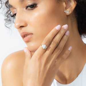 Bague de fiançailles en or massif 14 carats avec 3 diamants taille baguette, 2,10 carats, certifiée IGI, cultivée en laboratoire, style Art Déco moderne, pour femme, vente en gros - Product Image 6