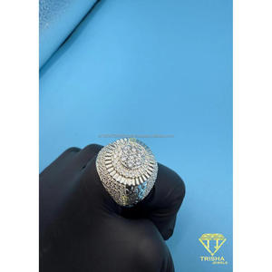 Anillo Redondo de Plata 925 Premium con Diamante Cultivado en Laboratorio, Piedra Central Baguette, Joyería de Lujo para Minoristas - Product Image 4