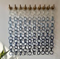 Décoration murale ronde en acrylique courbée, artisanale, style art moderne - Rideau vertical coloré à maillons |   Paravent de mariage en chaîne de maillons