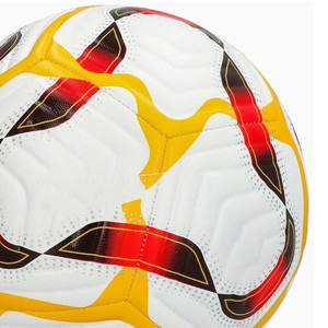 Ballon de football noir personnalisable OEM ODM en PU et cuir pour entraînement adulte, avec logo imprimé, résistant - Product Image 3
