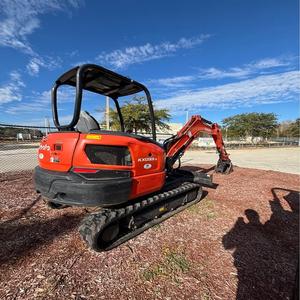 Miniexcavadora Compacta Kubota KX033-4, Excavadora Diésel con Hidráulica Auxiliar y Opción de Cabina - Product Image 3