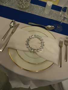 Anneaux de serviette modernes en organza transparent avec perles florales et fil doré, durables, écologiques, largeur personnalisable, pour table de mariage - Product Image 3