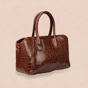 Sac fourre-tout à motifs pour femme, style tendance, en cuir véritable, imperméable, avec poignée durable et fermeture à rabat, pour usage extérieur, largeur 32 cm - Product Image 1