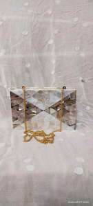 Une collection de pochettes en résine qui allie style polyvalence et artisanat de qualité pochette de soirée parfaite pour les femmes - Product Image 5