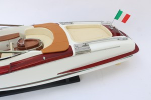 Modelo de Lancha Italiana RIVA AQUARIVA GUCCII Pintada en Blanco, Hecha a Mano en Madera, Temática Náutica, Forma Irregular - Product Image 3
