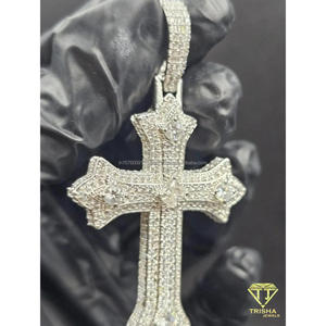Pendentif Croix Chrétienne Premium avec Pierres de Diamant Moissanite VVS et Artisanat de Bijouterie Personnalisé - Product Image 3