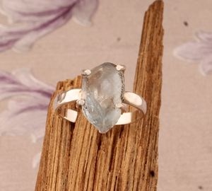 Bague de luxe en argent 925 de haute qualité avec pierre naturelle Aquamarine bleu clair, élégante et spectaculaire - Product Image 1