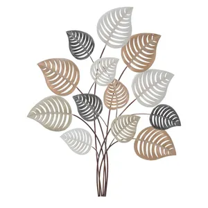 Pièce d'art mural en métal artistique avec motif floral et détails complexes pour les intérieurs modernes et classiques - Product Image 1