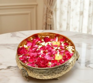 Bol de service traditionnel en aluminium doré de haute qualité, artisanal, avec motifs en relief, design artistique de plantes/fleurs, décoratif pour la maison, mariage - Product Image 3