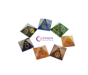 Set de Pirámides de Reiki con Grabado de 7 Chakras y Piedras Preciosas, Personalizable con Caja de Madera, Piedra Natural, Venta al por Mayor, Amayra Crystals Exports INDIA - Product Image 4