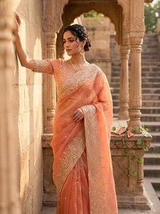 Sari fantaisie bicolore en mousseline de soie avec sequins, bordure brodée, sari de soirée en mousseline douce, sari de créateur avec bordure richement ornée - Product Image 4