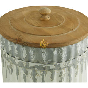 กระป๋องโลหะชุบสังกะสีทันสมัยพร้อมฝาไม้กระถินเทศ ดีไซน์หรูหรา กล่องขนาดเล็กสำหรับเก็บของในครัว เก็บเครื่องเทศ น้ำตาล อาหาร วัสดุเหล็ก - Product Image 5