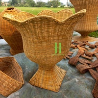 Prix direct d'usine Vente en gros Urne en rotin naturel pour piédestal d'intérieur en osier Vase en rotin pour la décoration intérieure tissée à la main du Vietnam