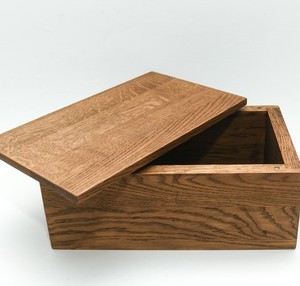 Belle boîte de rangement en bois artisanale de forme rectangulaire, finition polie, style rustique moderne, parfaite pour organiser les bijoux - Product Image 1