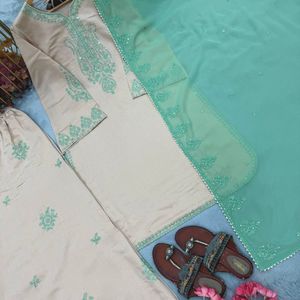Kurti de Seda Romana Pura Bordada con Palazzo y Dupatta de Georgette Sintética con Lentejuelas, Traje de Diseño Étnico para Fiesta - Product Image 6