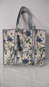 กระเป๋าโท้ทผ้าควิลท์คันธา 100% ผ้าฝ้าย พับได้ ลายเรขาคณิต ทำมือ สะพายไหล่ เป็นมิตรกับสิ่งแวดล้อม ใช้ซ้ำได้ สำหรับช้อปปิ้งหรือไปทะเล - Product Image 3