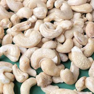 Hot Sale Cheap Rate Raw Cashew <b>Nuts</b> WW180, WW240, WW320, LP Vietnam Cashew <b>Nut</b> Cashew <b>Nuts</b> Customized Cutting Size - Product Image 1