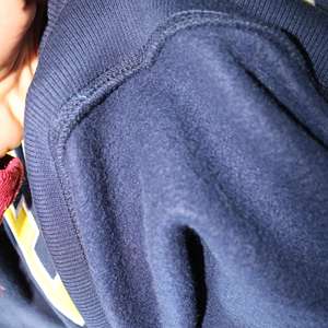 Sudadera de cuello alto azul marino de East Texas A&M, 100% amarilla, con apliques bordados, cuello ancho, URBAN PRODUCTIONS - Product Image 6