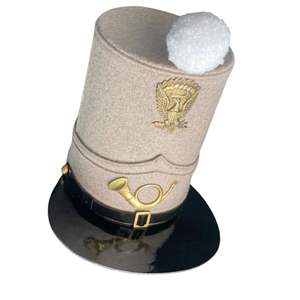 Chapeau shako du XIXe siècle, probablement porté par une unité américaine, orné d'un écusson d'aigle en laiton et d'un insignes de corne de trompette. - Product Image 3