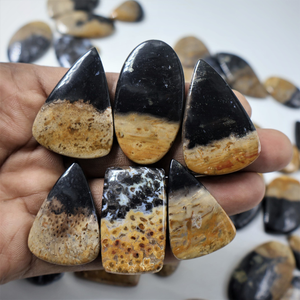 AMAN GEMS - Cabochons en quartz naturel poli - Lot en vrac |   Pierres précieuses en vrac de formes variées, jeu de couleurs |   Bijoux certifiés par une tierce partie - Product Image 2