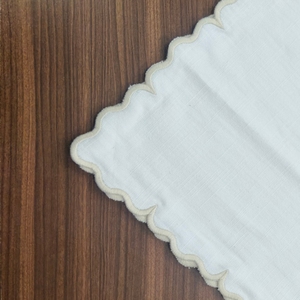 Serviettes de table en coton sable de qualité supérieure avec bord festonné |   Serviettes de table de luxe réutilisables - Product Image 1