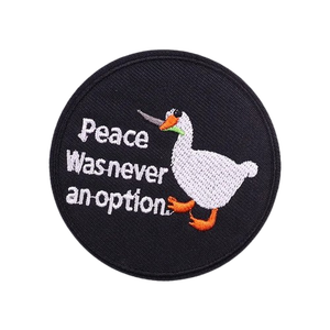 Patch thermocollant dinosaure rouge brodé, applique en feutre non tissé de forme irrégulière, décoration cadeau - Product Image 4