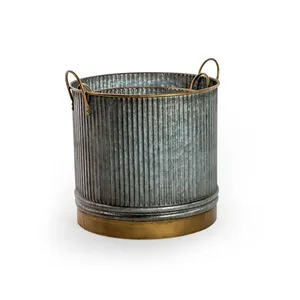 Jardinière ovale rustique en métal galvanisé avec trous de drainage pour une entretien facile dans les jardins, les patios, les balcons ou les terrasses - Product Image 2