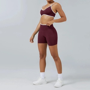 Novedad 2026: Conjunto de 2 piezas de sujetador deportivo y pantalón corto para mujer, hecho de 100% Polystar transpirable, ideal para levantamiento lateral en el gimnasio. - Product Image 1