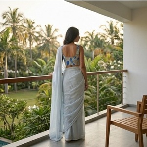 Sari de Chifón con Volantes, Elegante Drapedado y Toque Femenino - Product Image 4