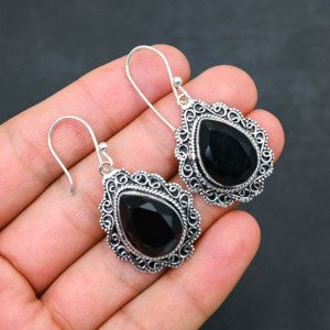 Pendientes Colgantes de Plata de Ley 925 con Ónix Negro Creado en Laboratorio, Corte Pera de 1.9 mm, 2 Piedras, Joyería Fina de Lujo, Personalizados y de Gran Venta - Product Image 1
