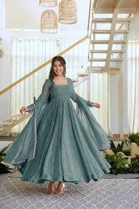 Robe de soirée de luxe en soie Salsa avec travail de feuille métallisée, longueur cheville, avec pantalon assorti et dupatta en soie de créateur, séchage rapide, extensible, moderne - Product Image 1