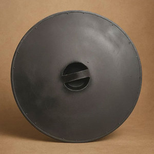 Bouclier rond en bois Viking artisanal, design traditionnel nordique, bois durable pour déguisement, exposition et décoration intérieure - Product Image 2