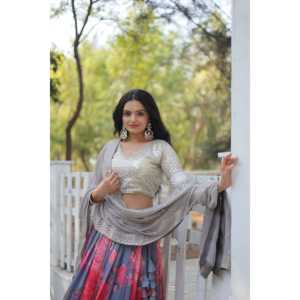 Faux Georgette impreso digital con hilo de lentejuelas pesadas trabajo bordado Lehenga choli - Product Image 5