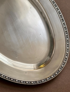 Plateau ovale en métal plaqué argent vintage, gravé sur le rebord, plateau de service pour thé, café, fruits, décoratif - Product Image 6