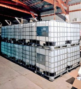 Réservoirs IBC 1000L en plastique pour le stockage de liquides, avec cage de protection en acier, conçus pour une manipulation, un stockage et un transport faciles - Product Image 3