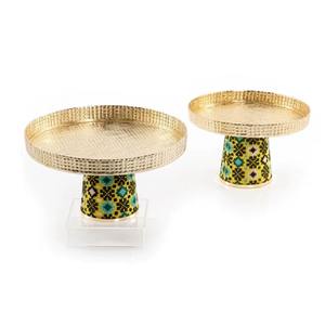 Support en métal émaillé finition or pour la présentation de desserts de luxe lors de mariages, événements et buffets d'hôtels, provenance Inde - Product Image 1