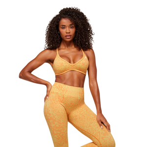 Top Deportivo Personalizado con Logotipo para Mujer, Color Amarillo Sorbete, Estampado Animal, Nailon y Spandex, Color Durazno Brillante, para Yoga, Gimnasio, Fitness y Entrenamiento - Product Image 3