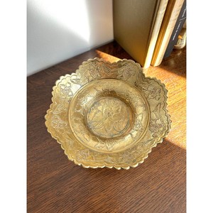 El tazón de latón para servir no es solo un utensilio, sino un símbolo de elegancia en la gastronomía india. - Product Image 4