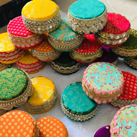 Boîte à bonbons en acier décorative indienne pour mariage, cadeau de retour Shagun, boîte à bonbons Laddu, boîte à bonbons Haldi Mehndi, cadeaux de fête de mariage, cadeaux de pendaison de crémaillère