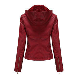 Elegantes chaquetas de cuero rojo con capucha para mujer con bolsillos con cremallera y forro de Sherpa acogedor para la comodidad y el estilo del invierno - Product Image 2