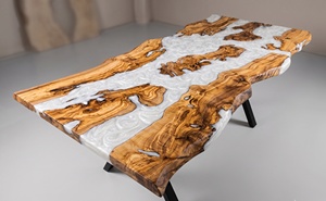 Table à manger moderne en bois de noyer avec bord naturel et résine, pieds en bois, forme rectangulaire, meuble artisanal pour la maison, 4 places - Product Image 1
