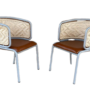 Fauteuil de salle à manger moderne en rotin marron durable, design de luxe, dossier haut, en cuir ou velours, pour restaurant, cuisine ou maison - Product Image 1