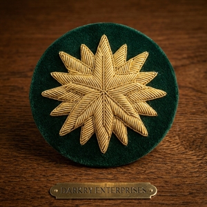 Écusson étoile brodé à la main en fil de bullion, fil doré, insignes maçonniques pour casquettes en velours, blazers et accessoires d'uniforme - Product Image 1