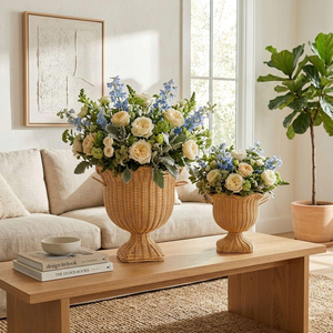 Ensemble de pots à plantes sur piétement en rotin tressé élégant avec bord festonné, supports décoratifs pour plantes pour la décoration intérieure. - Product Image 5