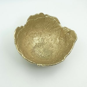 Plateau décoratif floral plaqué or, forme irrégulière, design traditionnel, pièce unique - Product Image 5
