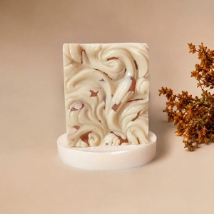 Jabón de Leche de Burra y Cúrcuma Blanca para Piel Sensible |   Jabón Herbal Suave e Iluminador |   Proveedor OEM - Product Image 1